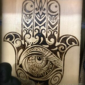 Quadro de Madeira Mão de Fátima