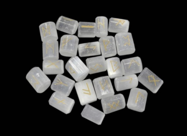 Runas Selenite
