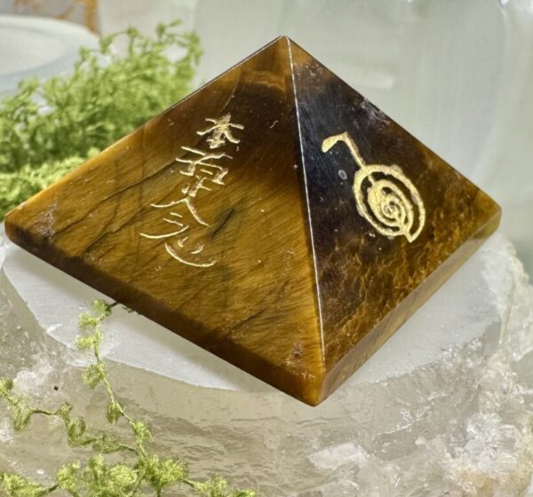 Piramide Olho Tigre 40x40mm Símbolos de Reiky