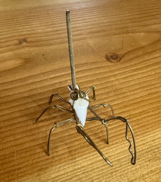 Porta Incensos Bronze Louva Deus - Image 4