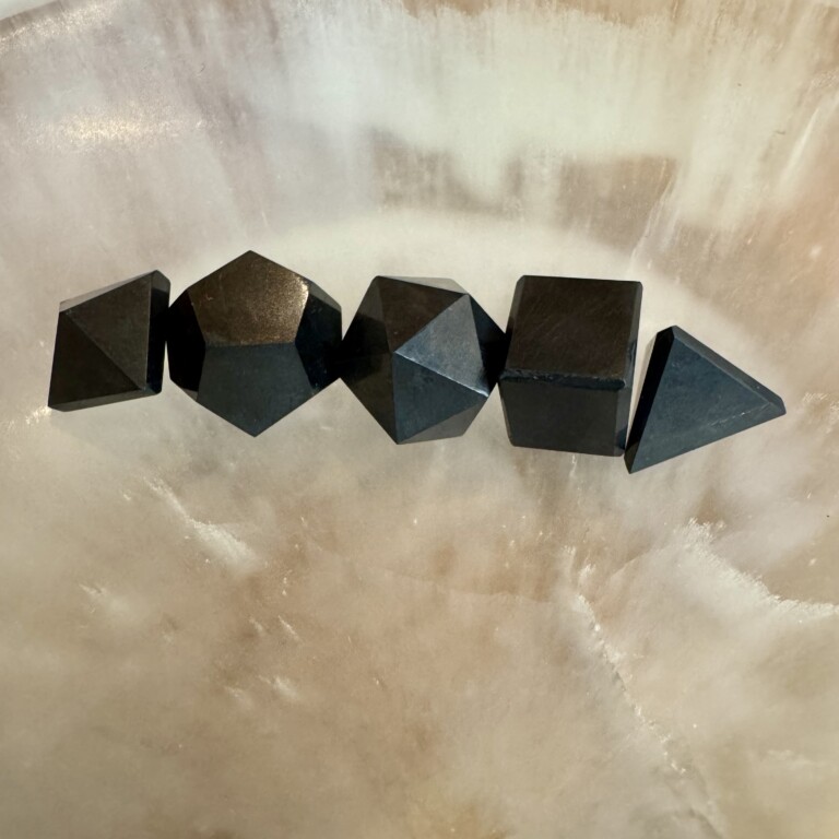 Sólidos Platónicos Shungite